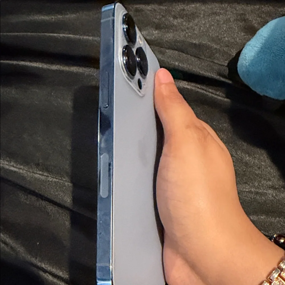 Apple iPhone 13 Pro in Midnight Blue